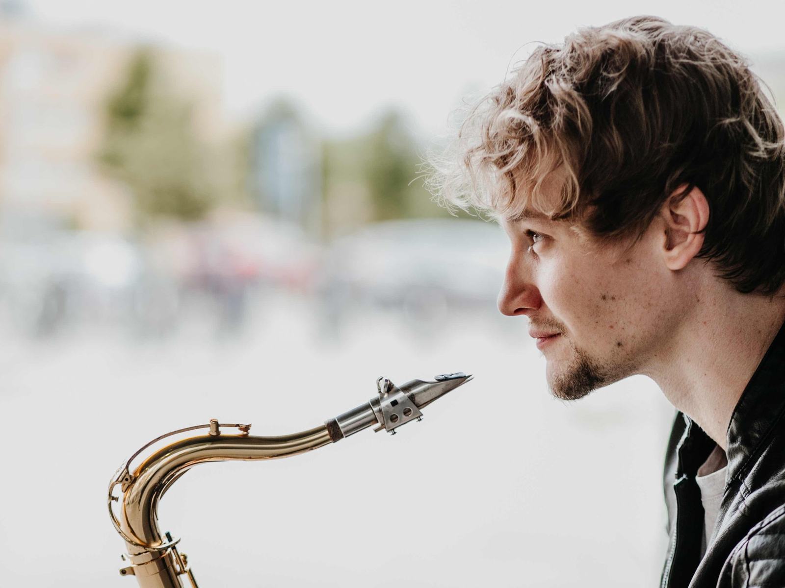 Johann Putensen mit dem Saxofon, Nahaufnahme
